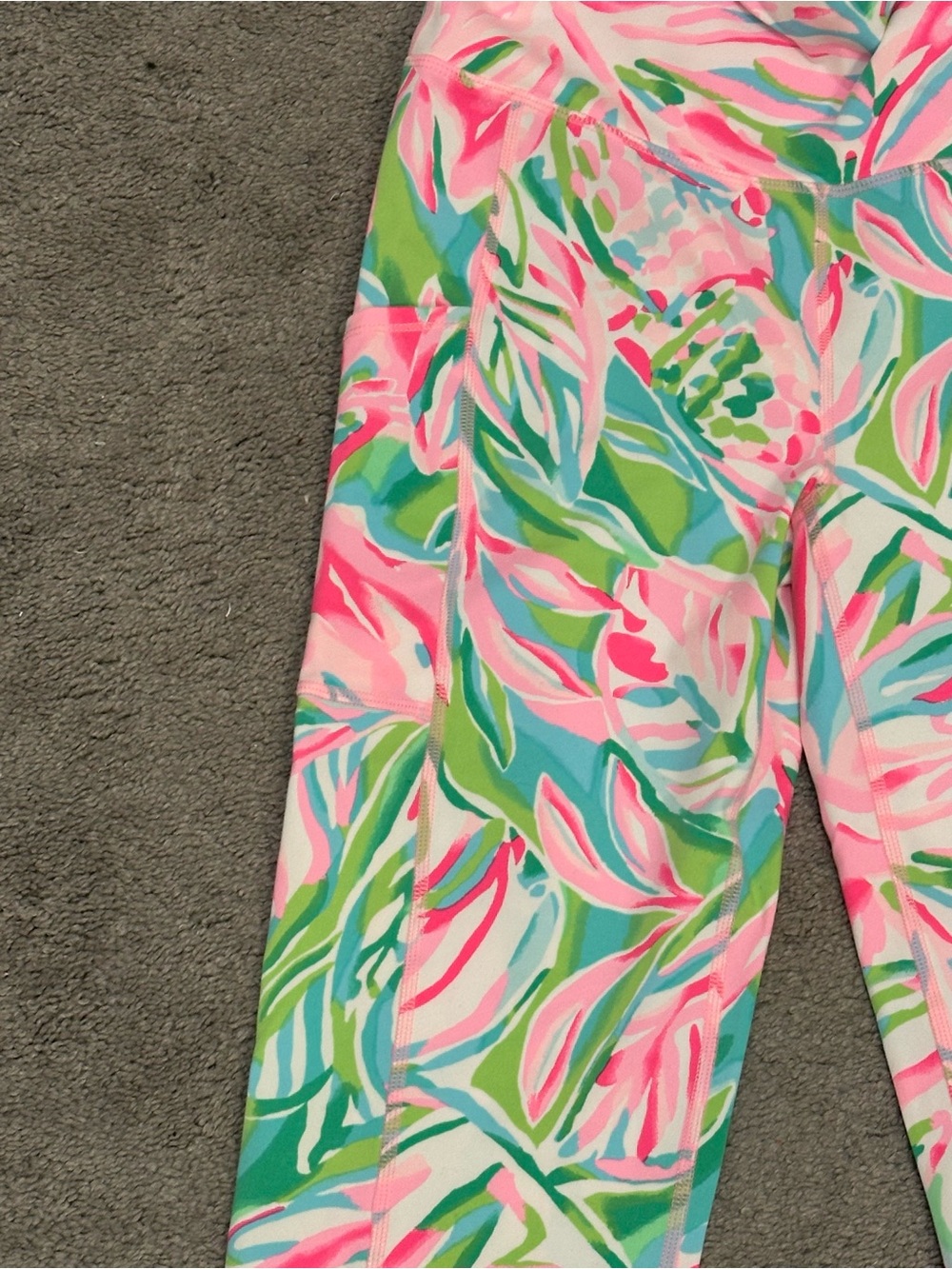 Lilly Pulitzer UPF 50+ Luxletic 21" Weekender High Rise Crop Leggings NWOT - Picture 3 of 4